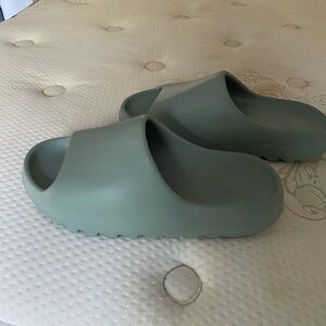 Yeezy slide salt Sz 11